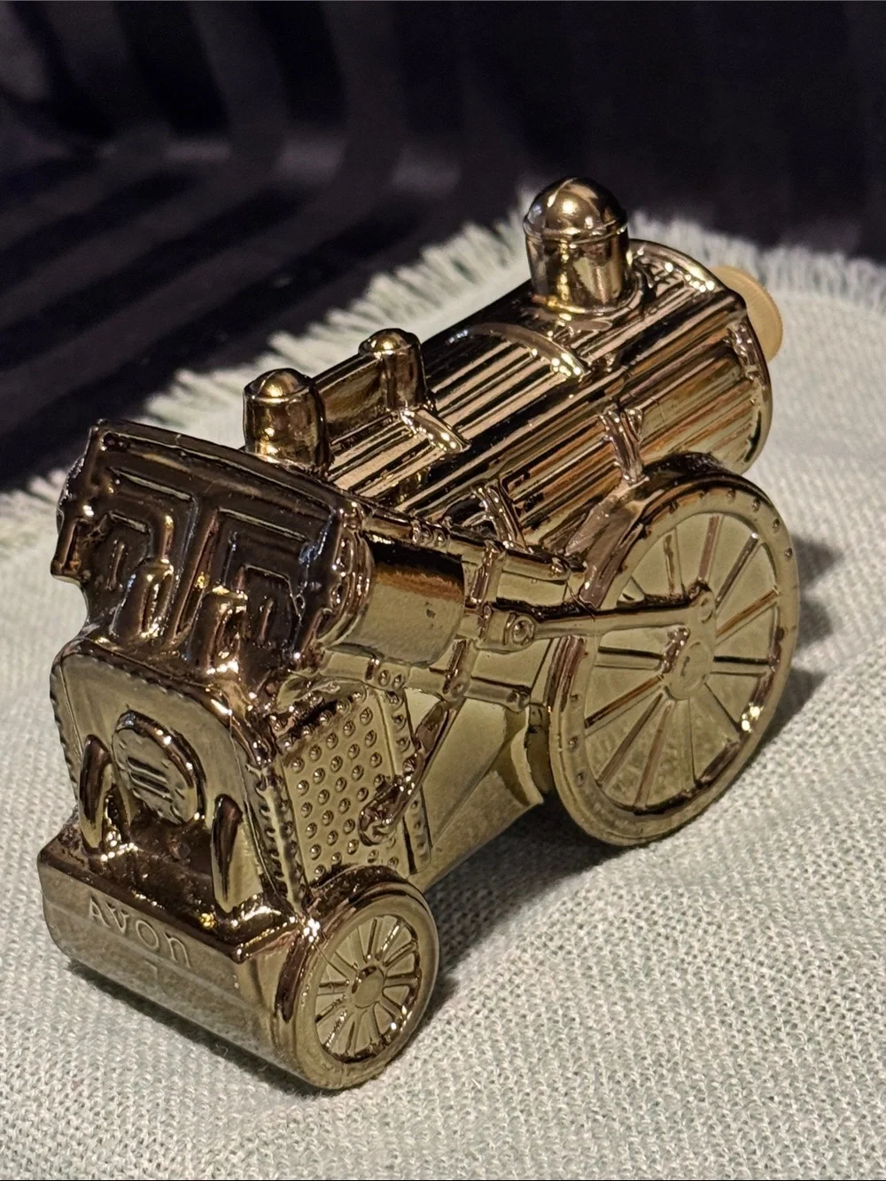 Avon shiny gold